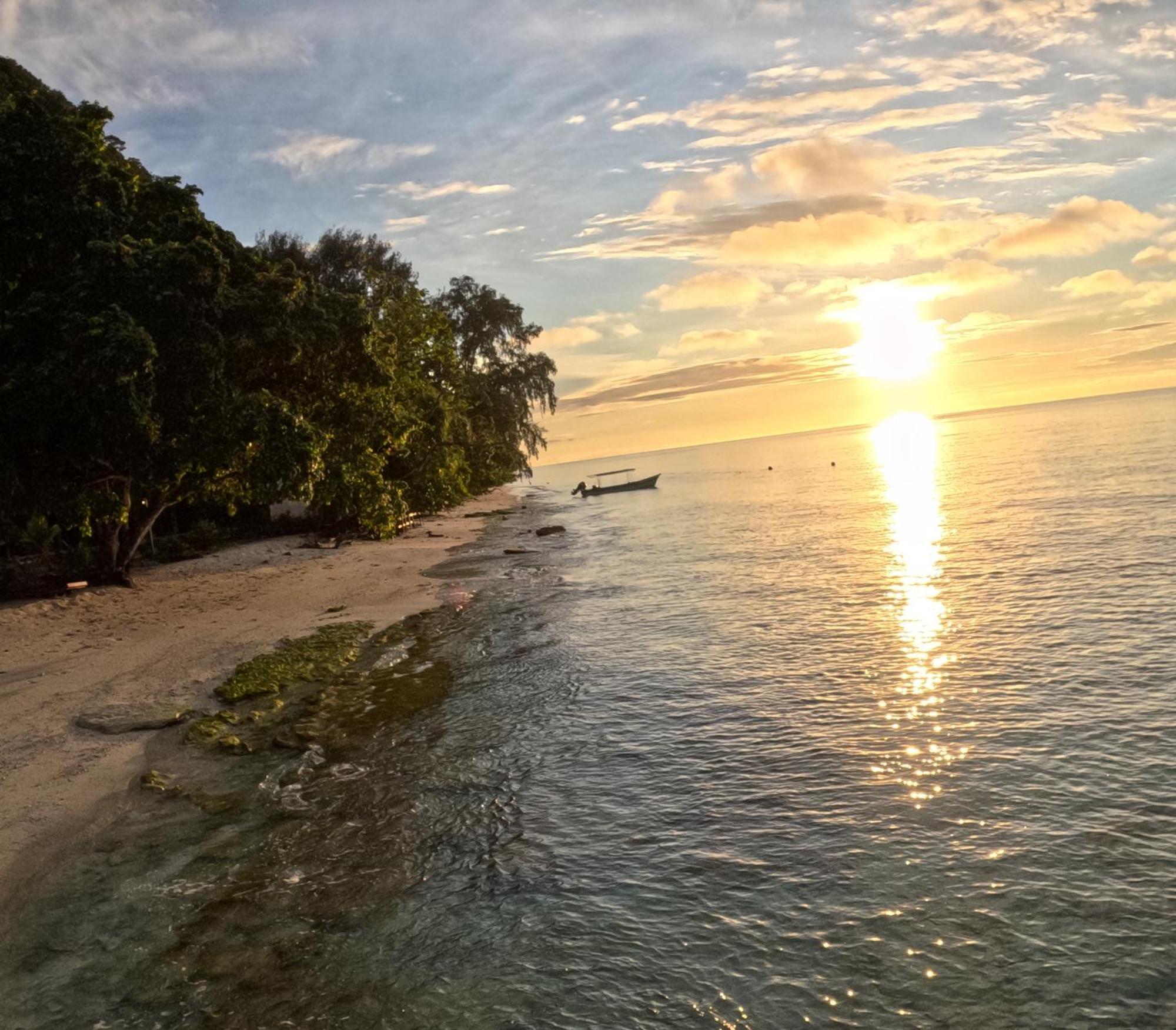 Amoryg Resort And Dive Raja Ampat Pulau Mansuar Esterno foto